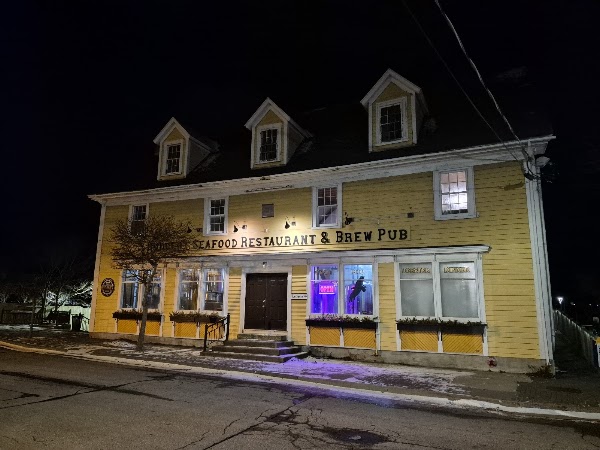 Rudder's Seafood Restaurant & Brewery 3