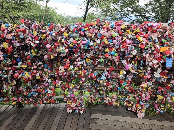 Love sculpture, Myeongdong 2