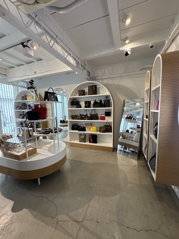 Hedy Vintage shop Osaka 5