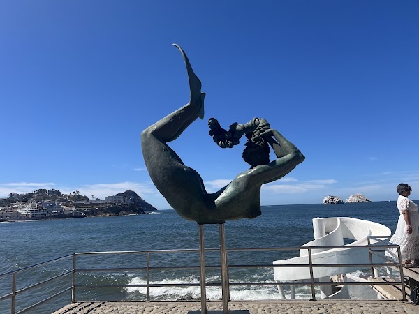Estatua Mujer Delfín - Dolphin Woman Statue 1