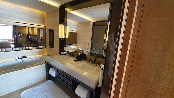 The Ritz-Carlton, Hong Kong 3