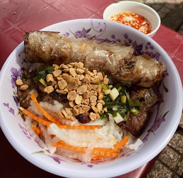 Bún Thịt Nướng Chả Giò - Nguyễn Trung Trực 2