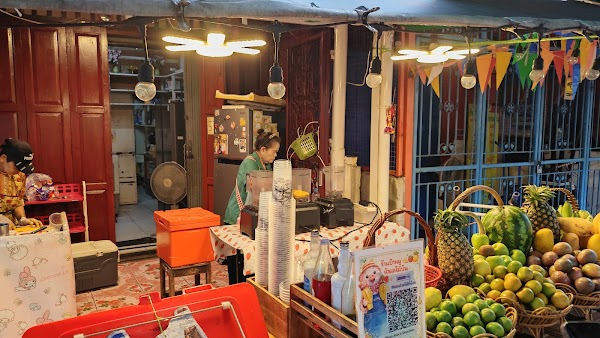 Auntie Mhoo’s Juice & Smoothies 5