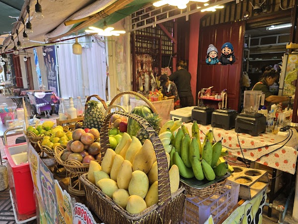 Auntie Mhoo’s Juice & Smoothies 2