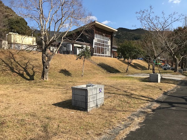 Shimanto canoe and camp village Kawarakko