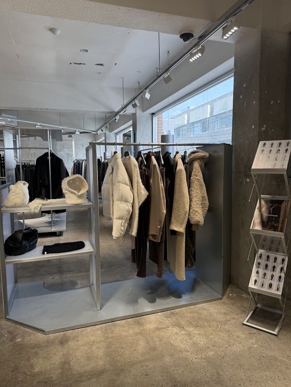 INSILENCE SEONGSU FLAGSHIP STORE 1