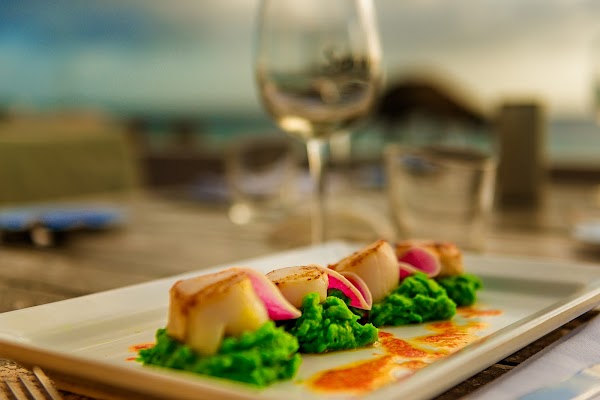 Sebastian's Restaurant Bar & Lounge 4