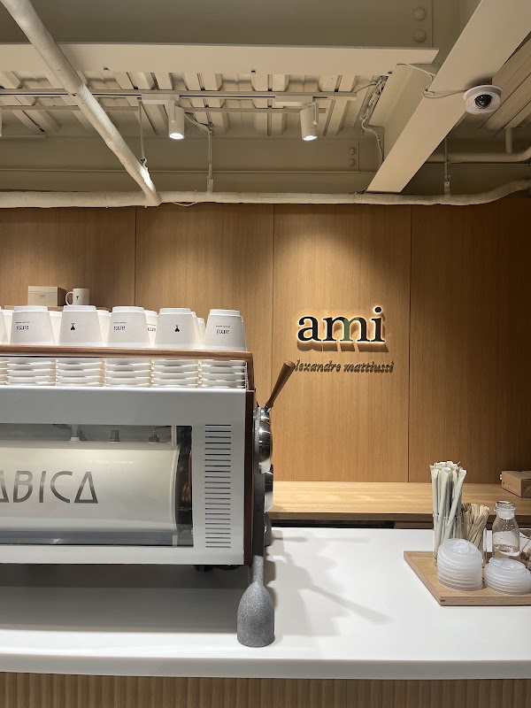 Le Café Ami 5