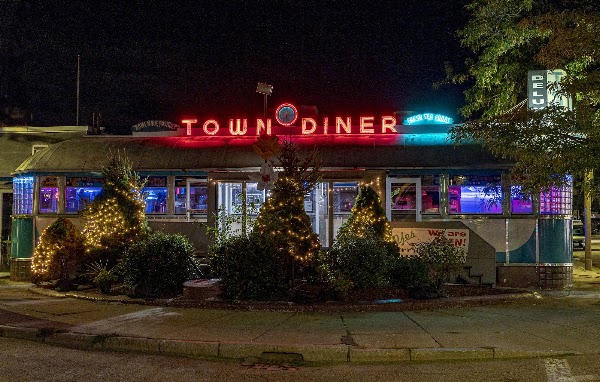 Deluxe Town Diner 3