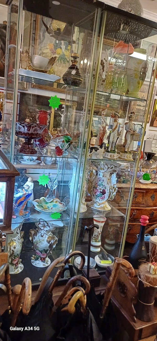 Le Zeitgeist Flea Market