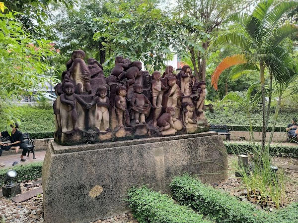 Benchasiri Park 2