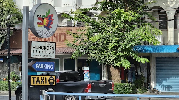 Mungkorn Seafood Buffet & Fish Market