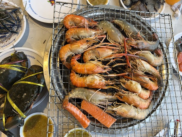 Mungkorn Seafood Buffet & Fish Market 2