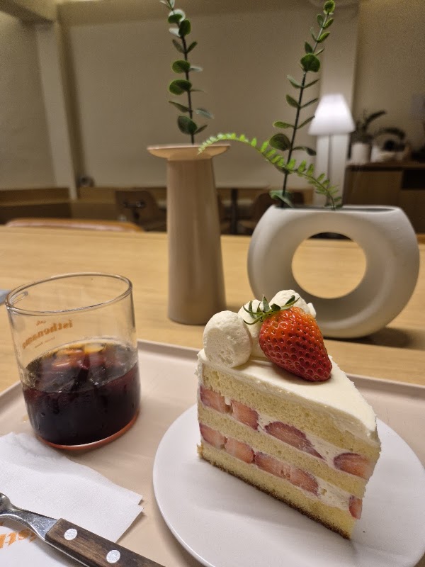 Isthename Cafe 3