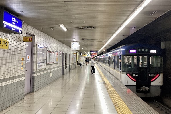 Shichijō Station 1
