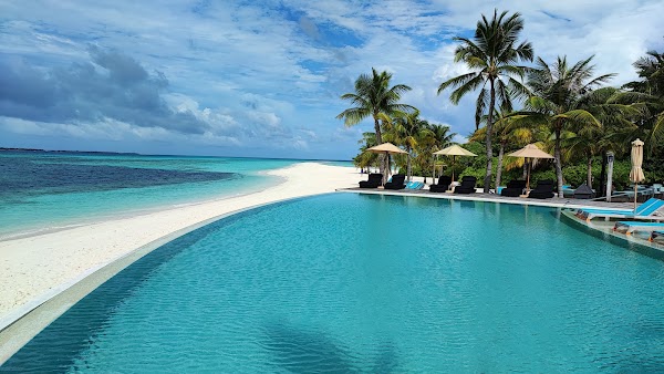 Kuredu Island Resort & Spa 4