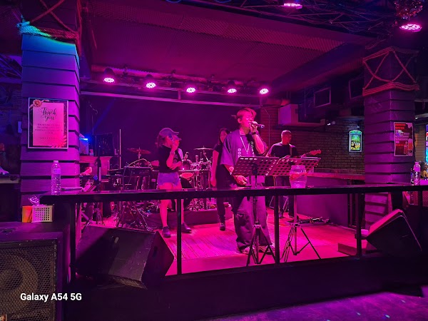 Country Road (Bar) 4