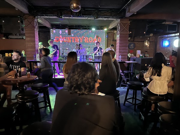 Country Road (Bar) 3