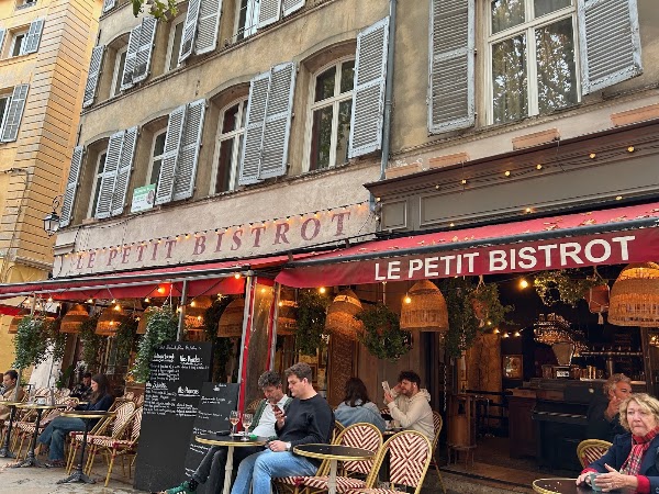 Le Petit Bistrot Place Richelme 3