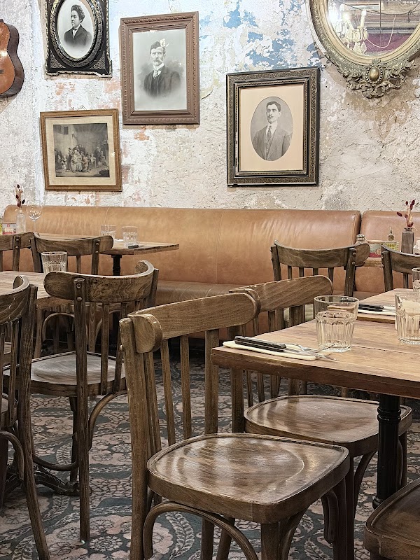 Le Petit Bistrot Place Richelme 2