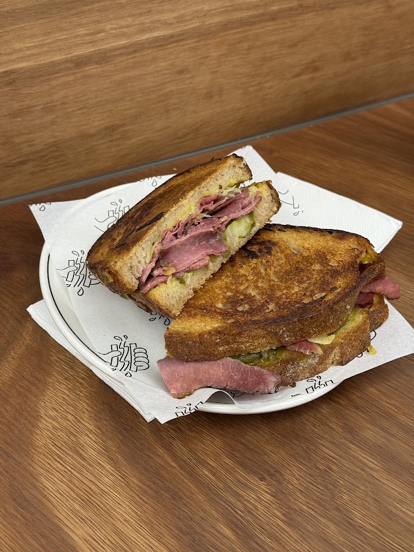 Hector's Deli 4