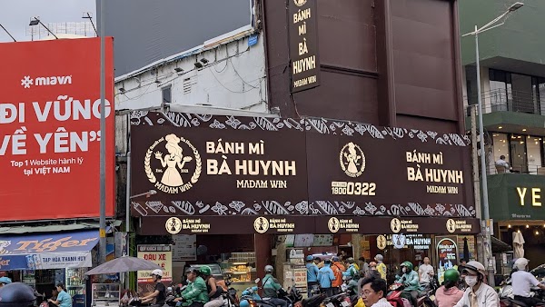 Bánh Mì Bà Huynh (Madam Win) 2