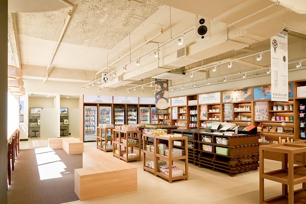 옵티마 웰니스 뮤지엄 약국 강남점 | OWM약국 | OWM | 140평 대형약국 | Optima Wellness Museum Pharmacy Gangnam Branch| Optima健康博物馆 江南店 | 全年无休 2