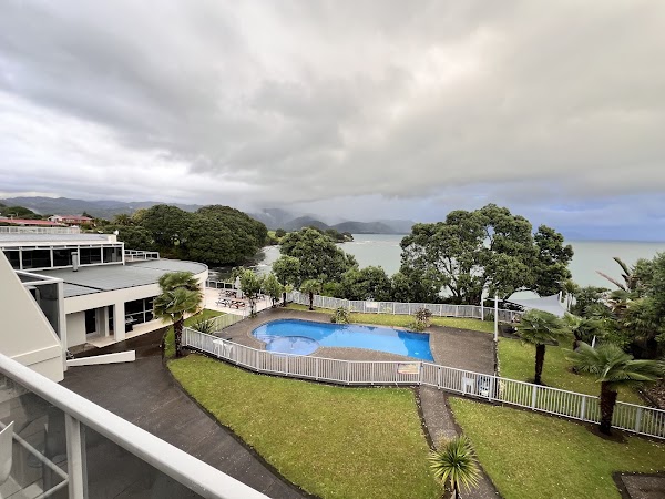 Te Kaha Beach Hotel