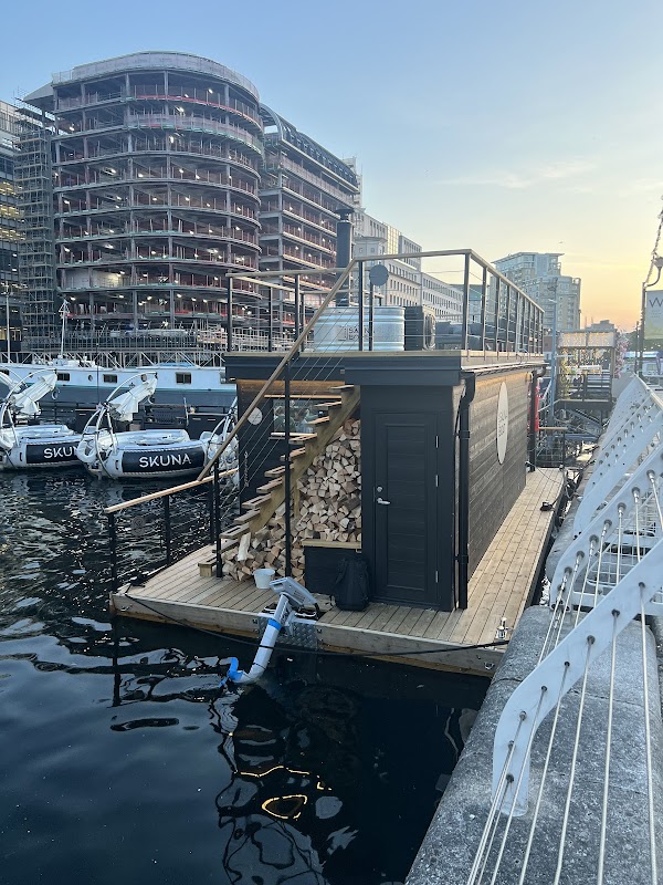 Skuna- BBQ, Hot Tub & Igloo Boats (Canary Wharf) 4