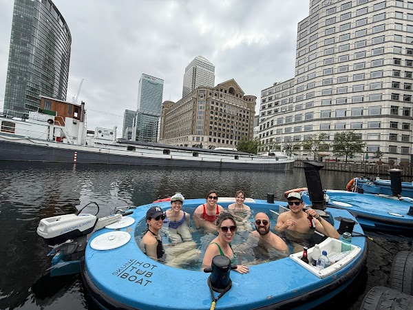 Skuna- BBQ, Hot Tub & Igloo Boats (Canary Wharf) 3