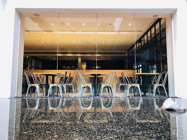 Standing Sushi Bar 1