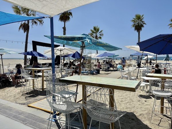 Monty’s Dog Beach & Bar - Long Beach