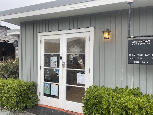 Queenstown Art Supplies 1