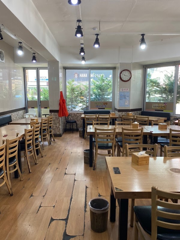 Somunnan Seongsu Gamjatang (Pork Bone Soup)