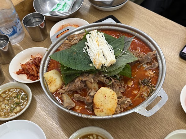 Somunnan Seongsu Gamjatang (Pork Bone Soup) 5