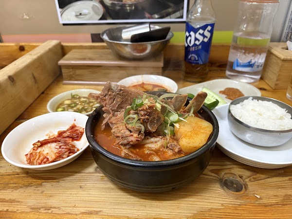 Somunnan Seongsu Gamjatang (Pork Bone Soup) 2