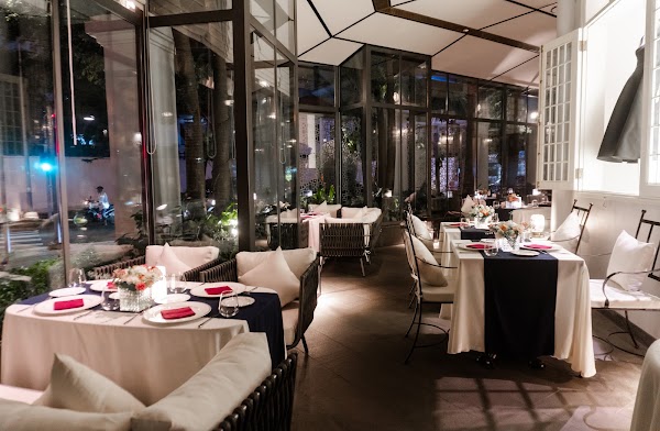 Fashionista Café - Wine & Dining