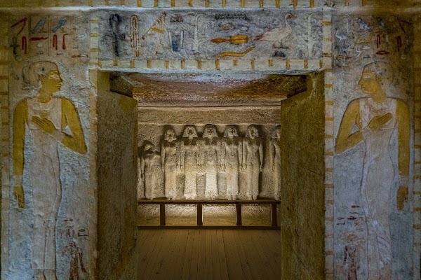 Tomb of Meresankh III 1