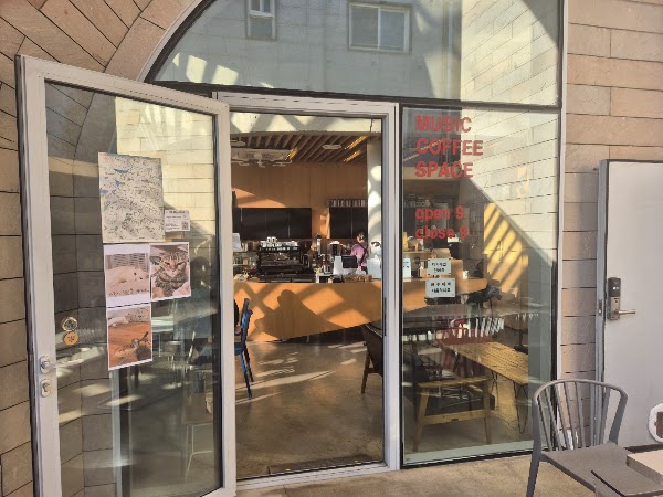 Cafe Louverwall