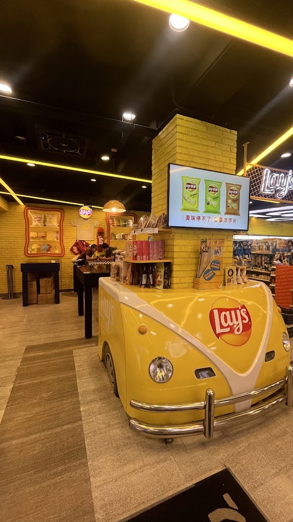 7-11 Lay's store 5
