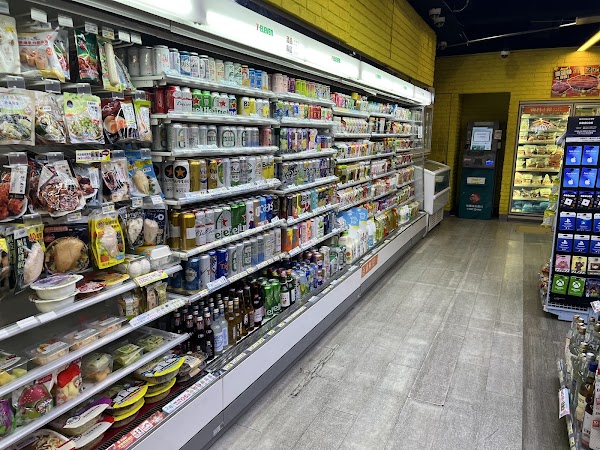7-11 Lay's store 3