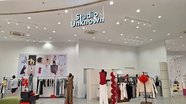 STUDIO UNKNOWN 1
