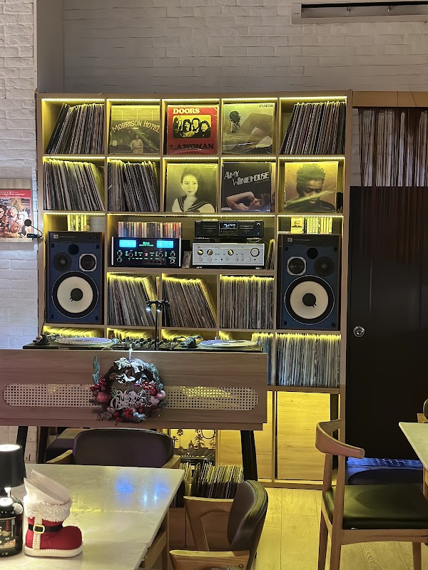Kanpai Japanese Omakase - Sushi - Bar - Vinyl 3