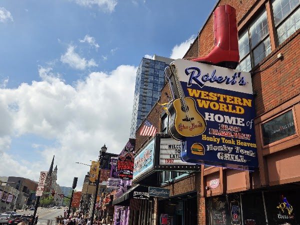 Robert's Western World 1