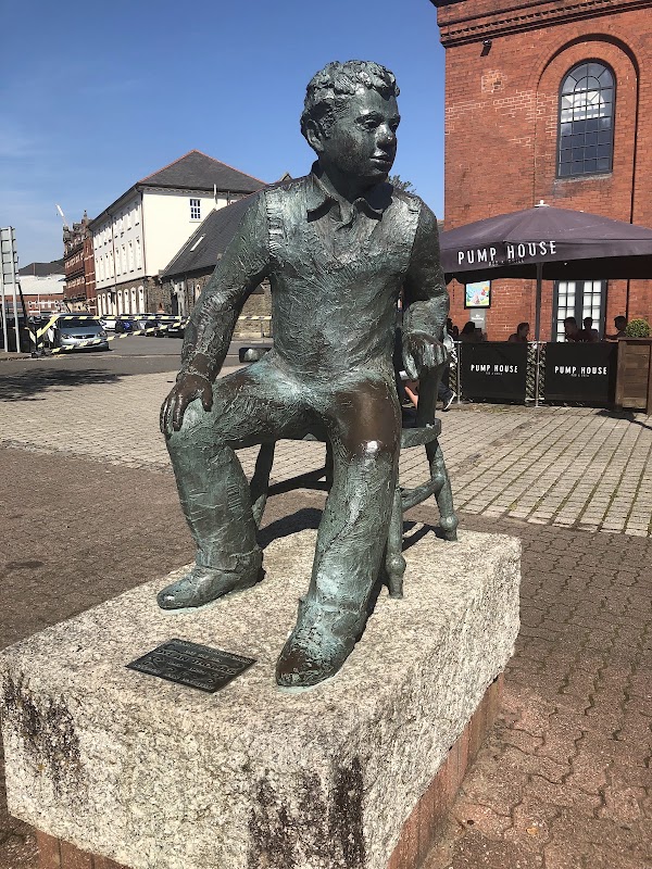 Dylan Thomas Statue 1