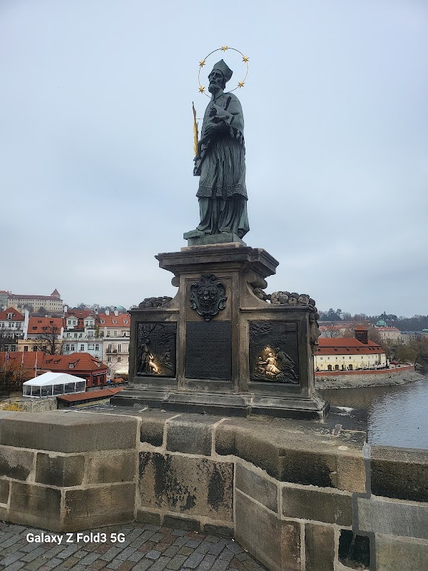 Statue of the Lamentation of Christ (Pietà)