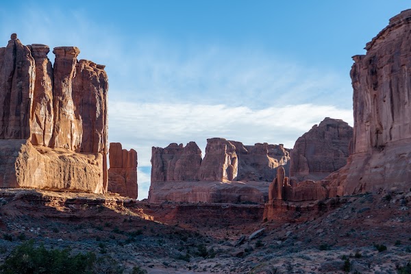 Courthouse Towers Viewpoint and Trailhead