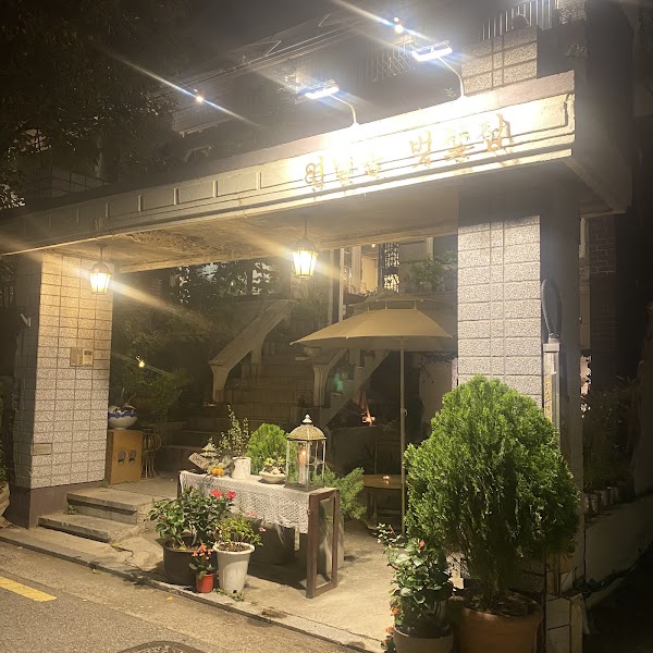 Yeonnamdong Cherry Blossom House 1