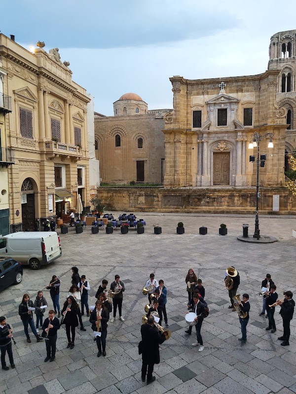 Piazza Bellini 3