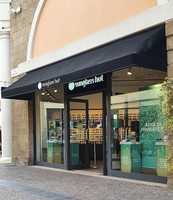 Sunglass Hut